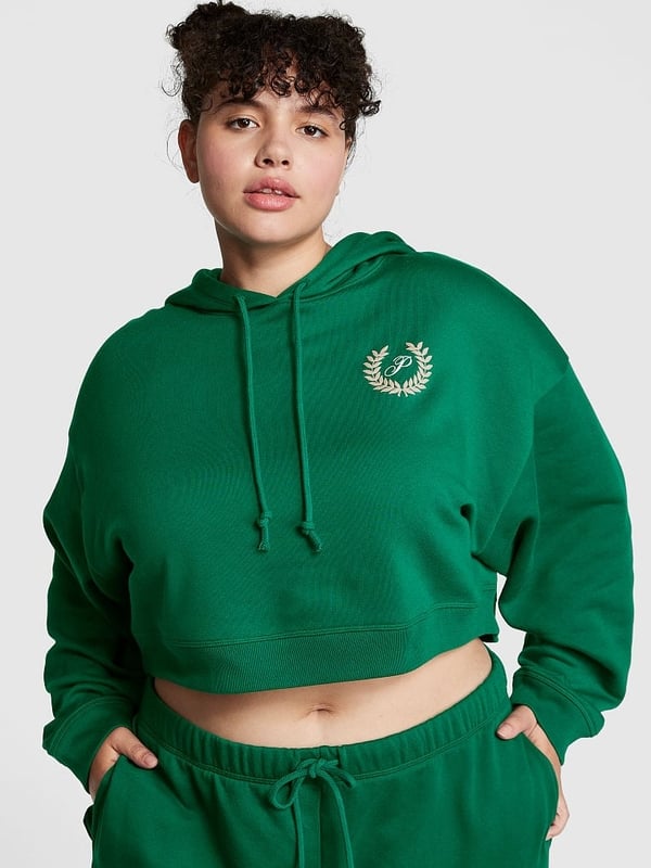 Champion sweater dubai shop girl